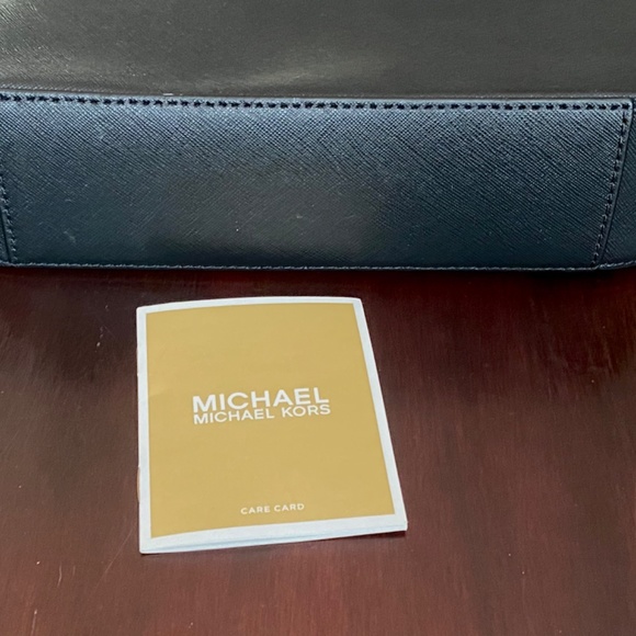 Michael Kors Jetset Crossbody - Picture 7 of 7